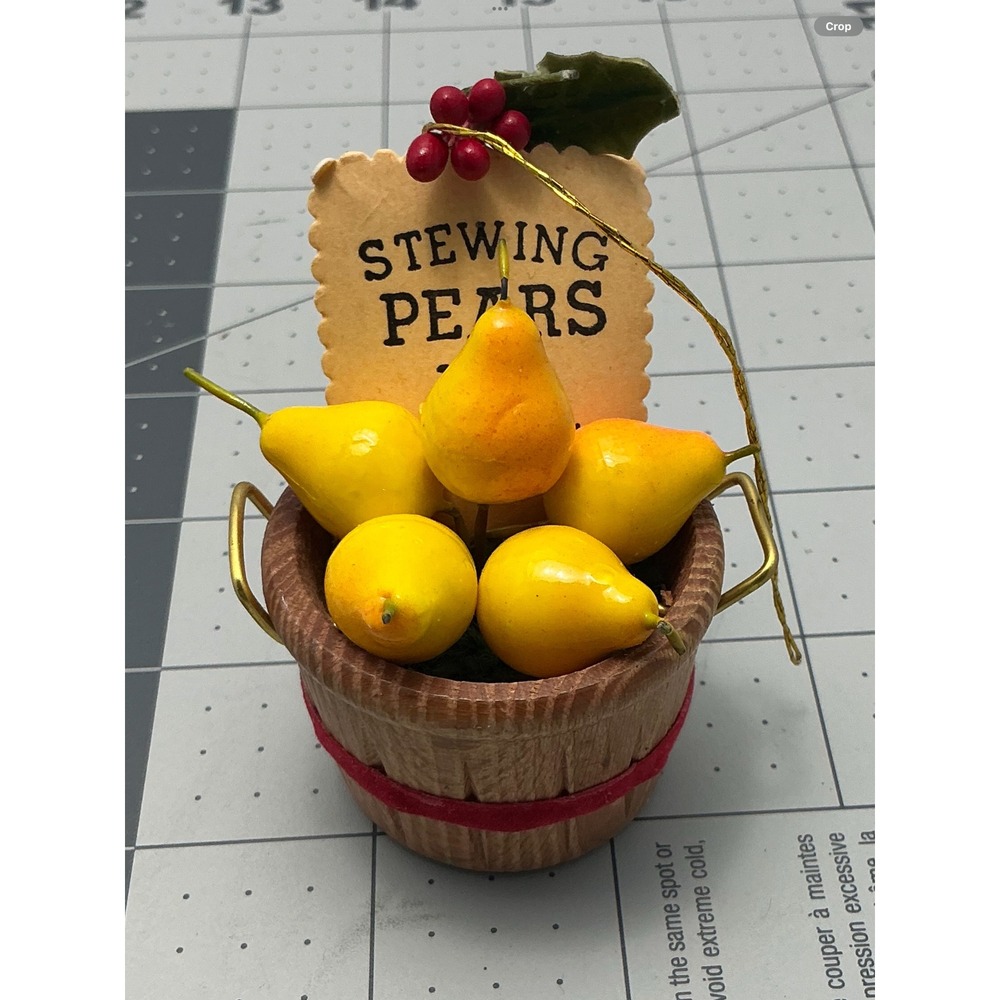 Miniature‎ Stewing Pears Basket Wooden Christmas Ornament Decor Holly Berries